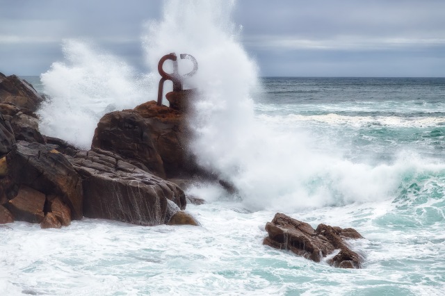 Waves splashing in El peine de los vientos, Chillida's sculpture sited in Donostia, Spain, on March 2017